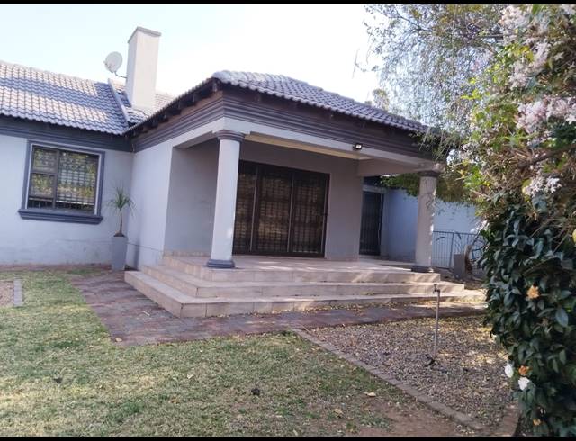 3 BEDROOM FREESTANDING TO LET IN BIRCH ACRES